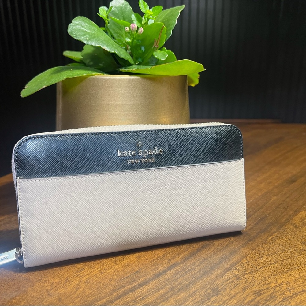 NWOT Kate Spade Staci Continental Wallet – Beige & Black